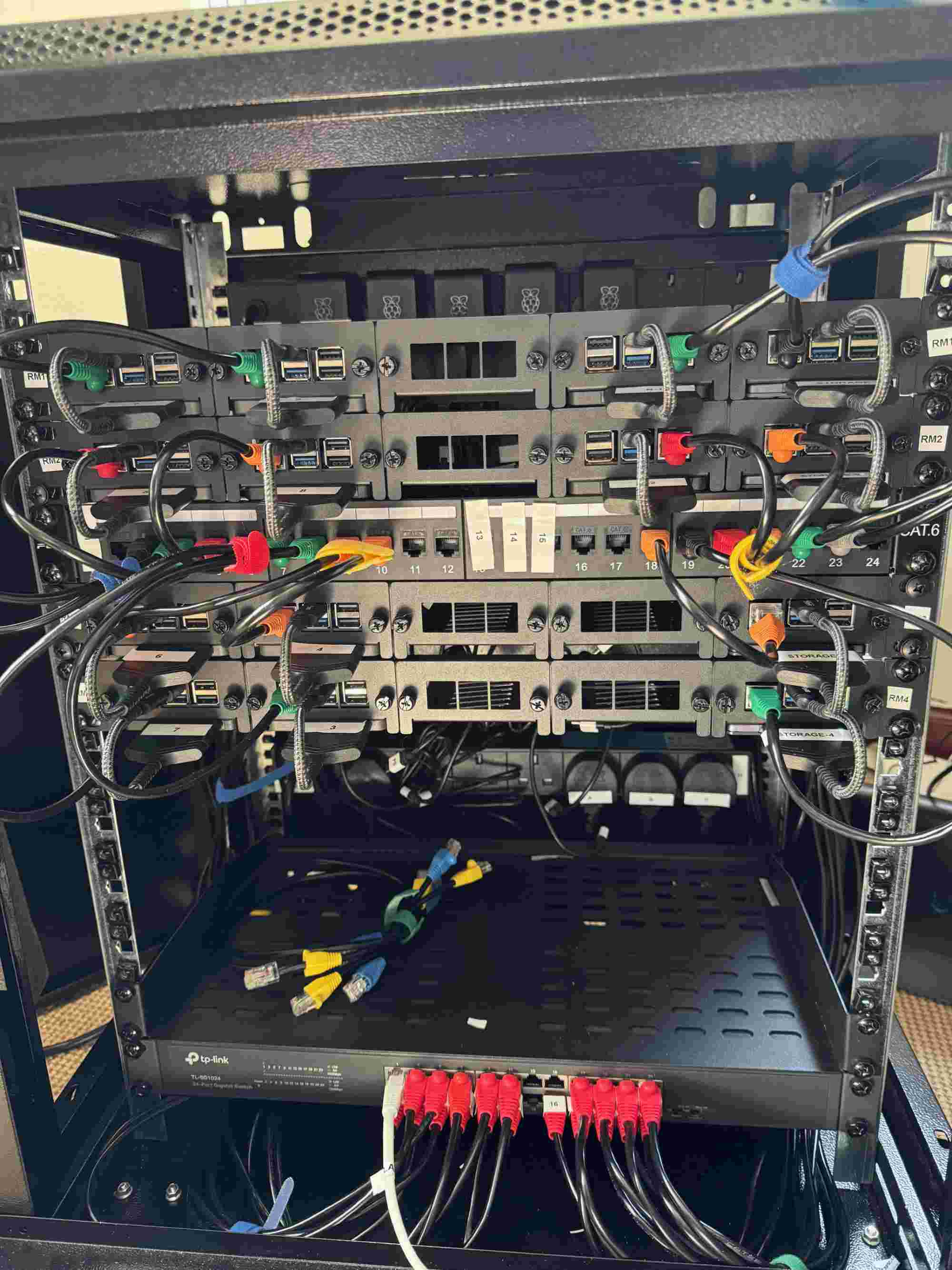 server_front_plan_messy.jpg